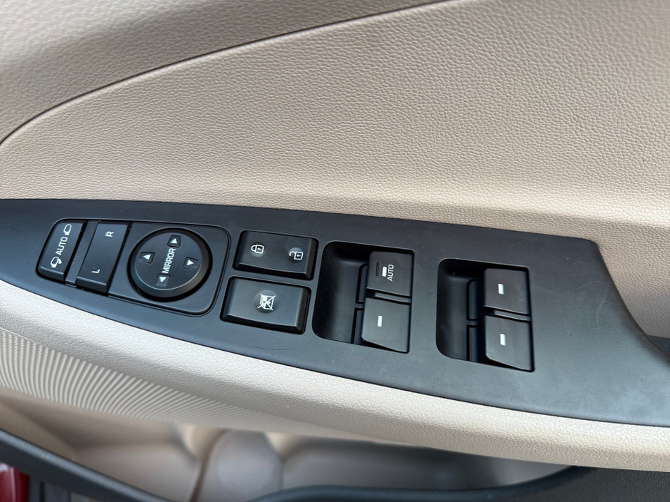 2016 Hyundai Tucson 2.0 CRDI PREMIUM B-DRIVE 2WD **FULL LEATHER**XENONS**SAT NAV**18"ALLOY WHEELS**REVERSE CAMERA**MINT**FSH** €14,950