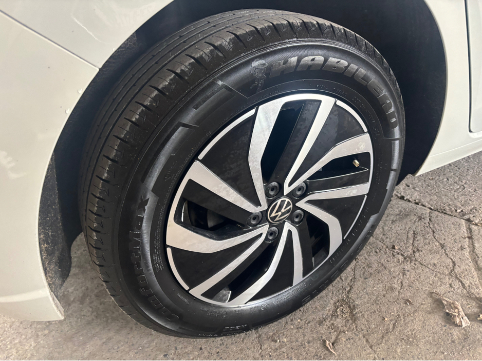 2023 Volkswagen Polo - image 5