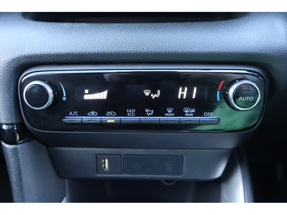 2023 Toyota Yaris HYBRID LUNA 4DR AUTO Great Spec 12 Months Warranty €18,495