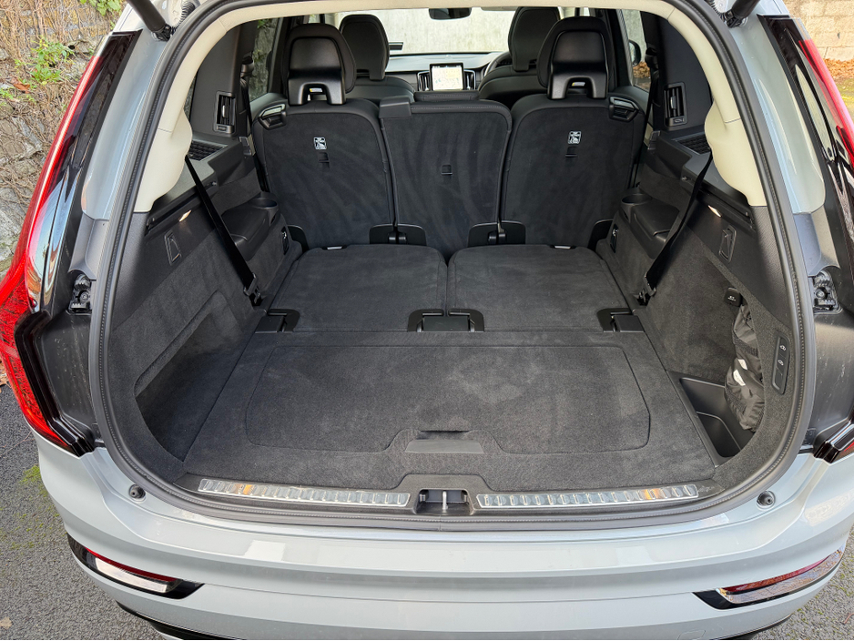 2025 Volvo XC90 NEW MODEL//PLUS DARK T8 RECHARGE//GREAT SPECIFICATION//PANORAMIC ROOF//SIMI AND AA DEALER €76,950