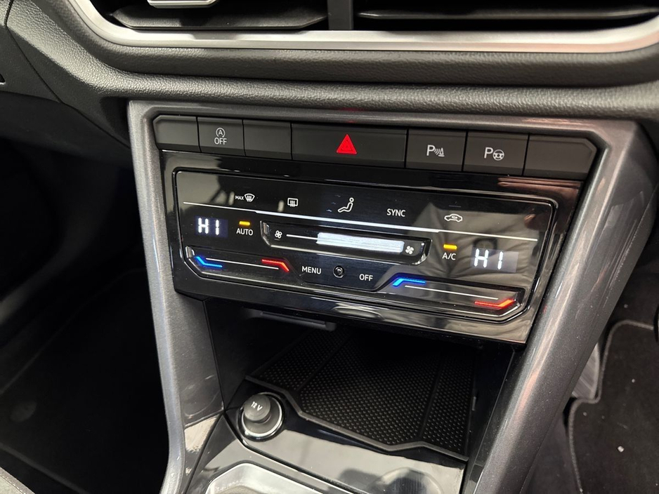 2024 Volkswagen T-Roc - image 17