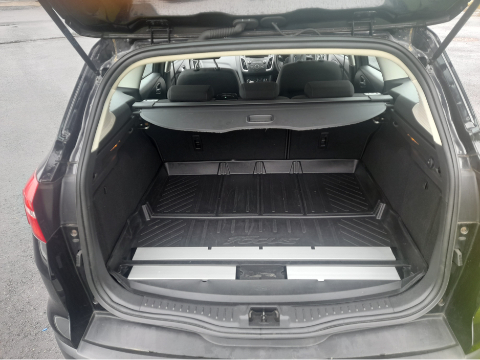 2016 Ford Focus - image 6