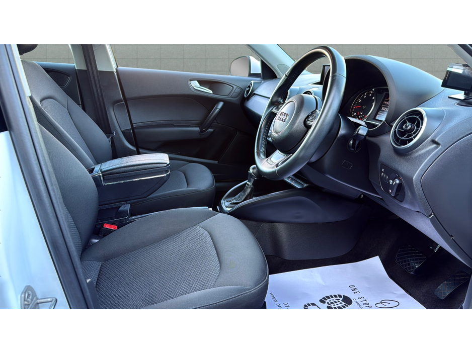 2017 Audi A1 - image 17