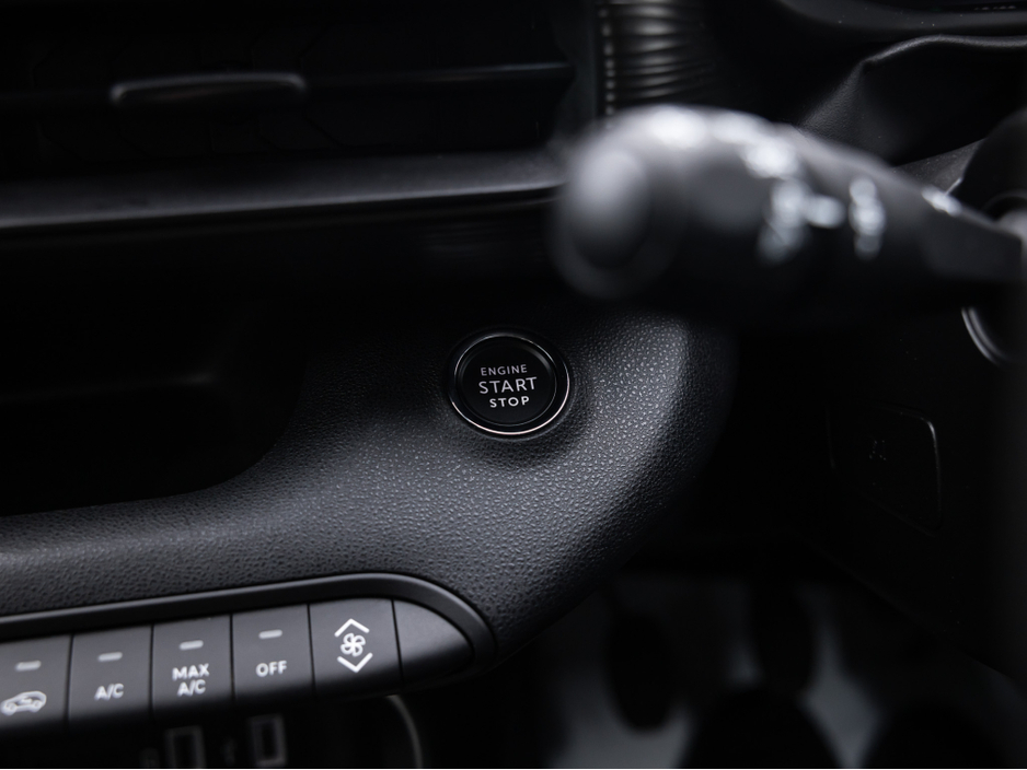 2025 Jeep Avenger - image 15