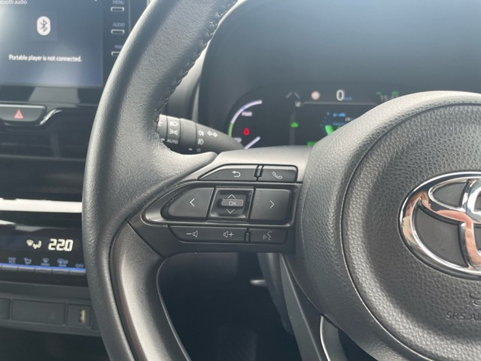 2023 Toyota Yaris Cross - image 11