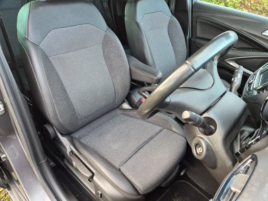 2022 Opel Crossland SRI 1.2i 83PS 5 Speed €13,999