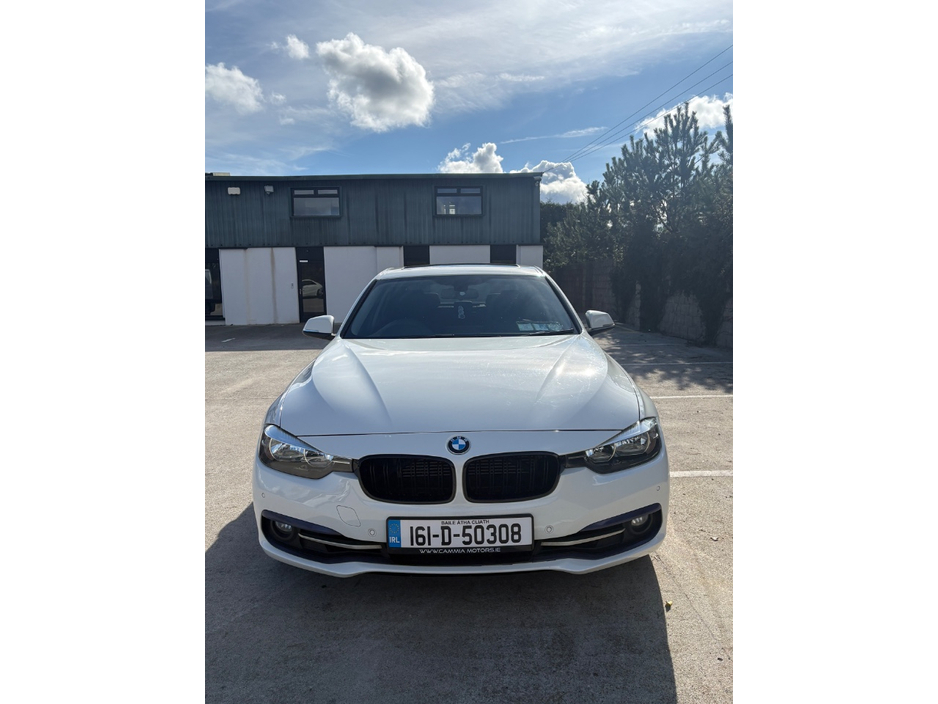 2016 BMW 3 Series - image 5