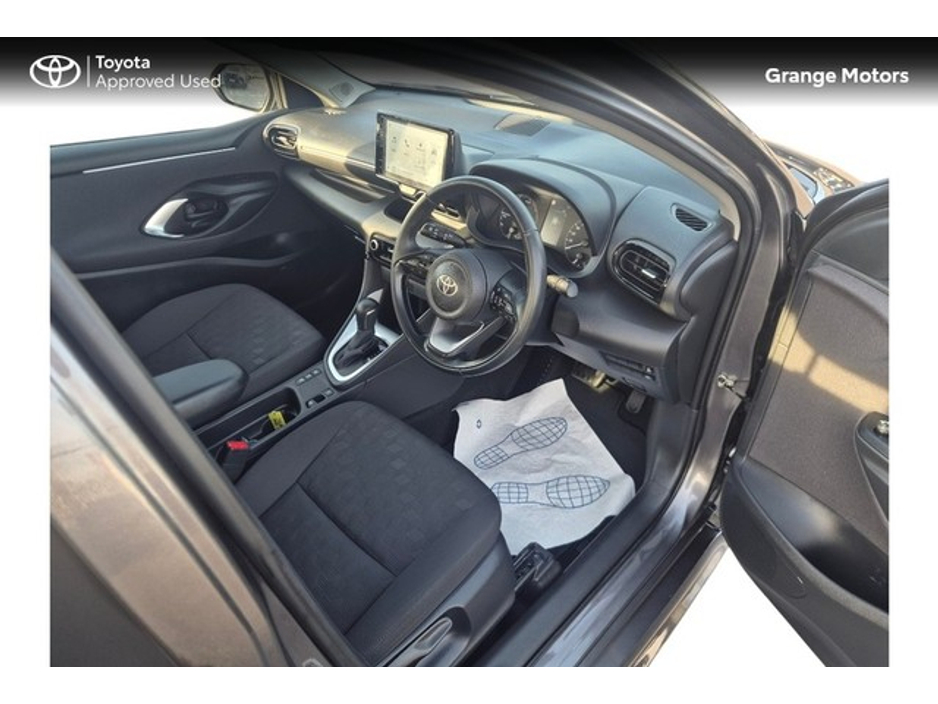 2024 Toyota Yaris - image 10