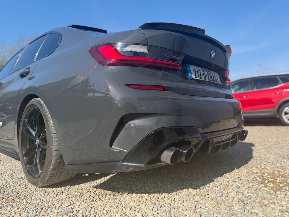 2021 BMW 3 Series - image 17