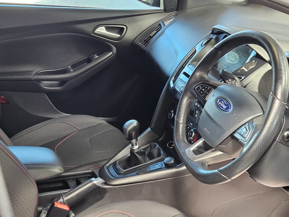 2018 Ford Focus - image 14