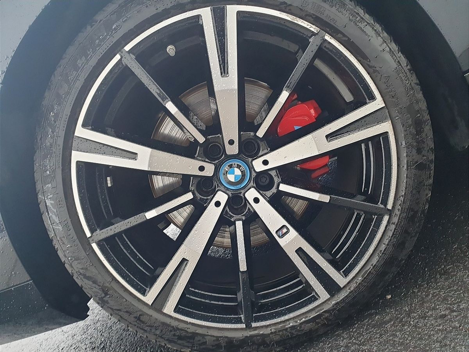 2025 BMW 5 Series - image 14