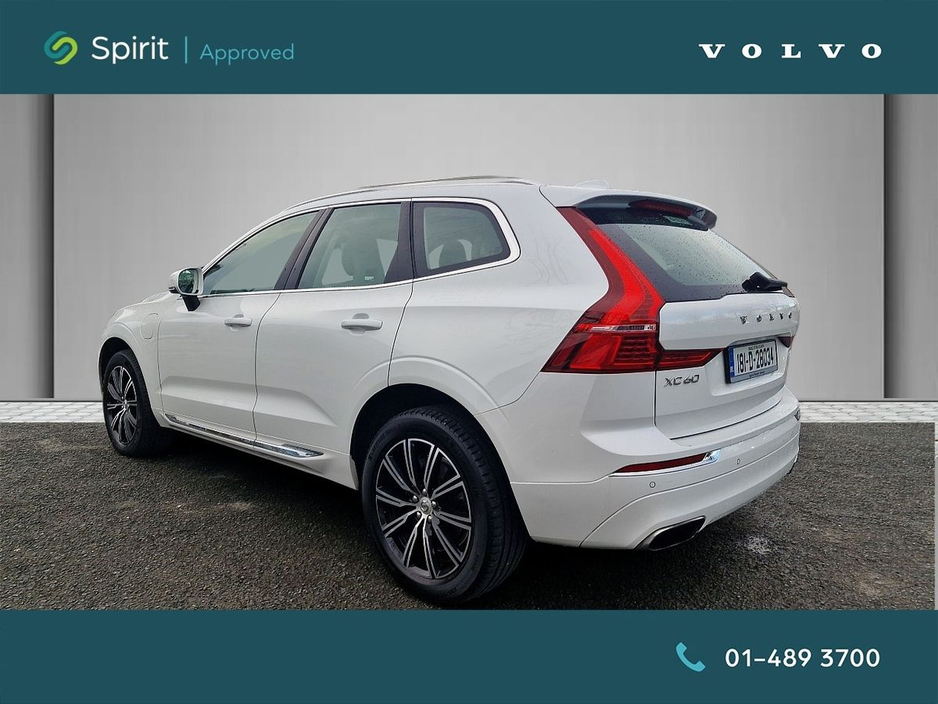 2018 Volvo XC60 - image 2