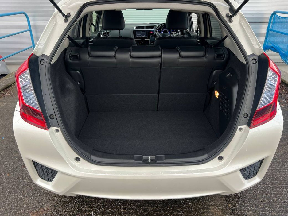 2016 Honda Fit L-PACKAGE 1.5 HYBRID // SERVICE HISTORY // HALF LEATHER SEATS // CRUISE CONTROL €10,900