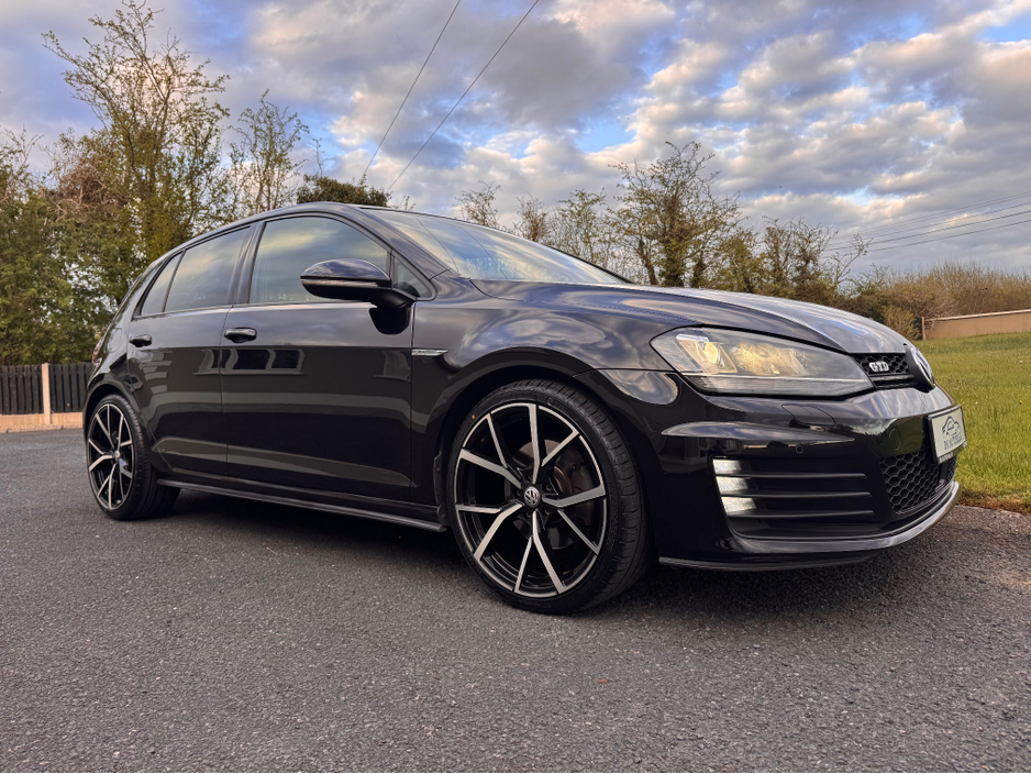 2017 Volkswagen Golf - image 17