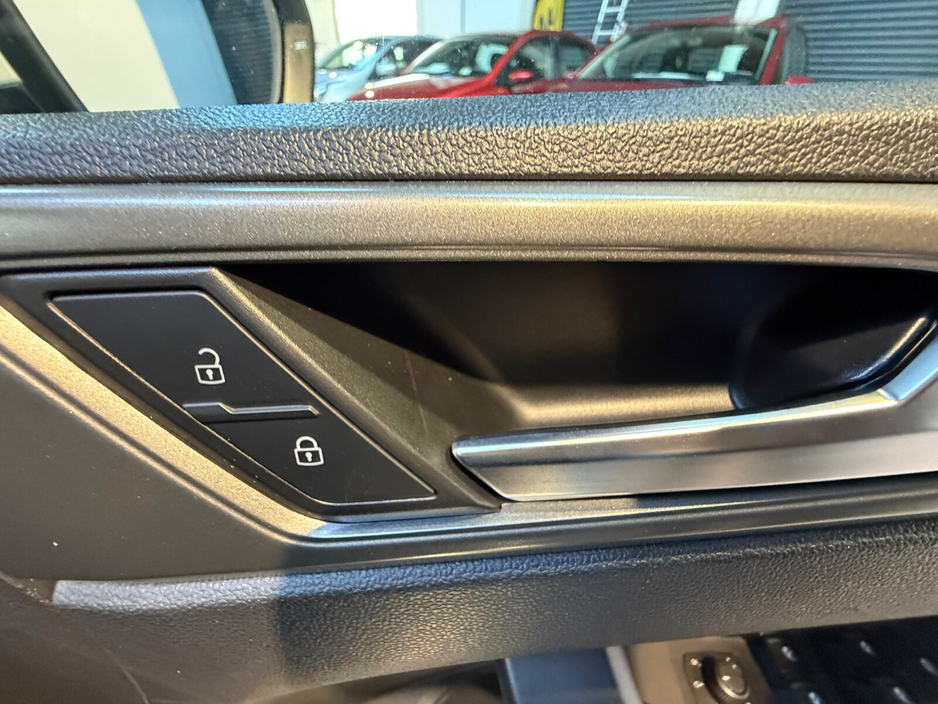 2019 Volkswagen Polo - image 19