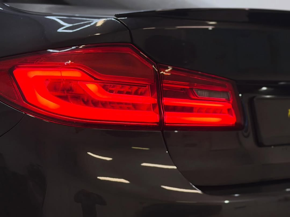 2018 BMW 5 Series - image 5