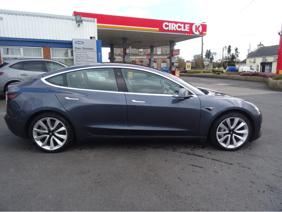 2020 Tesla Model 3 - image 10