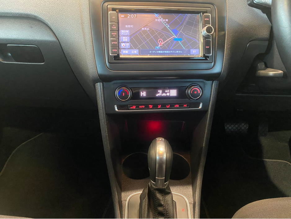 2017 Volkswagen Polo - image 15