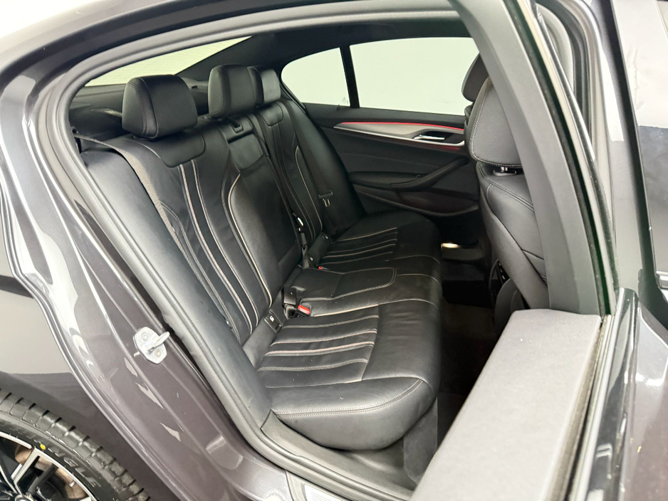 2019 BMW 5 Series - image 13