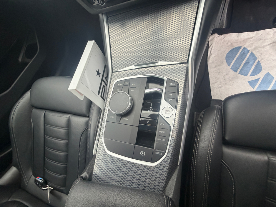 2023 BMW 3 Series - image 22