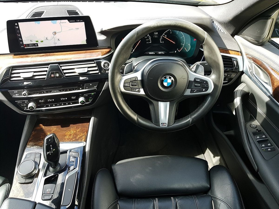 2019 BMW 5 Series - image 5