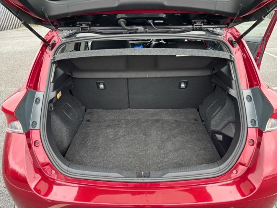 2018 Toyota Auris - image 9