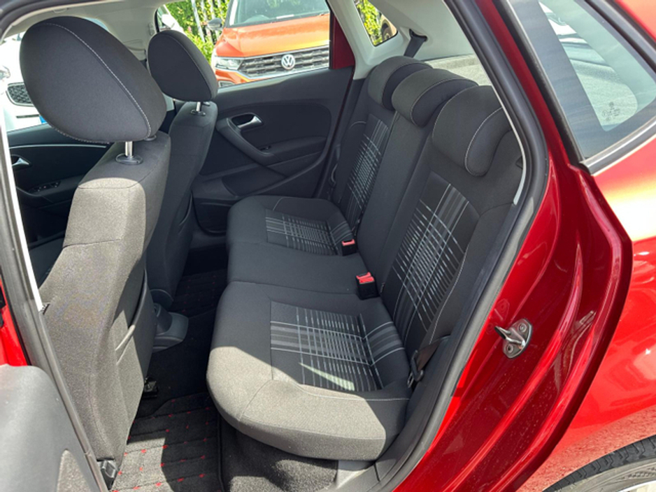 2015 Volkswagen Polo - image 14