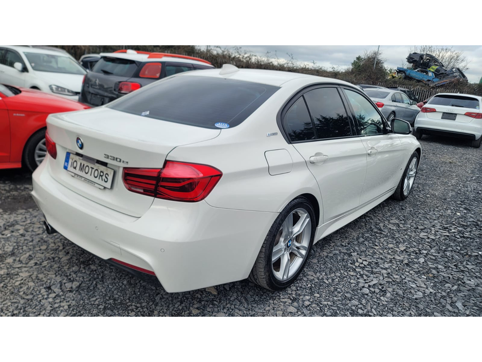 2016 BMW 3 Series - image 6