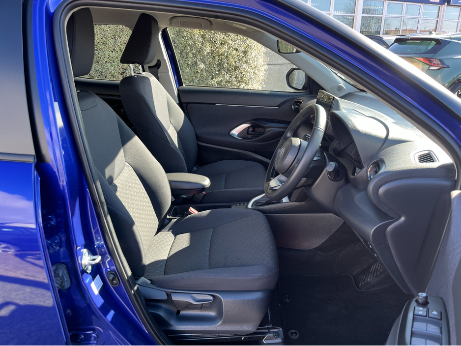 2024 Toyota Yaris - image 10