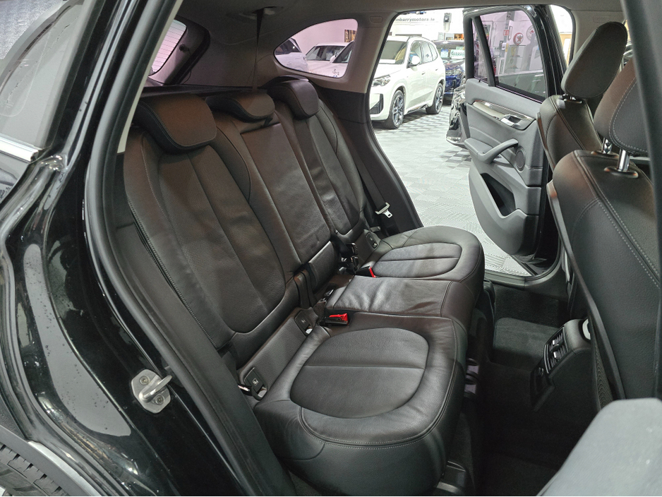 2017 BMW X1 - image 11