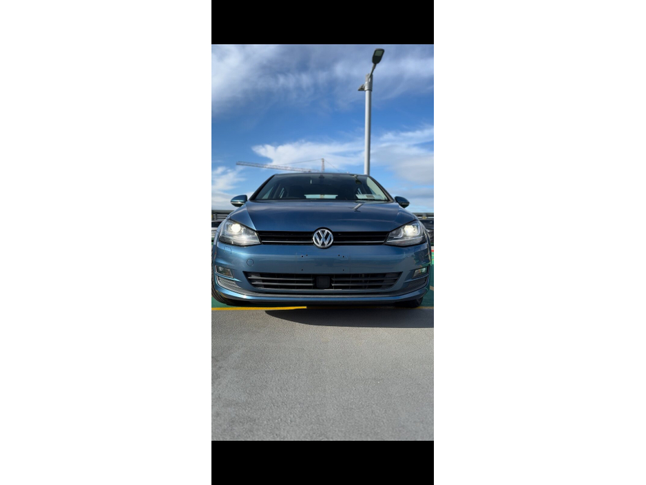 2015 Volkswagen Golf - image 3