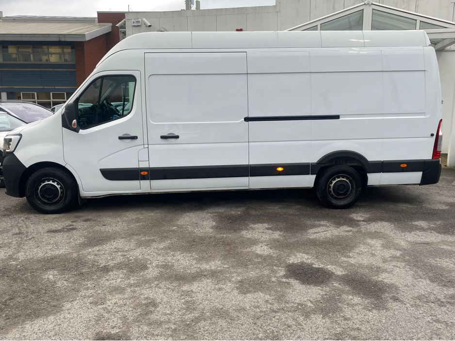 2023 Renault Master - image 2