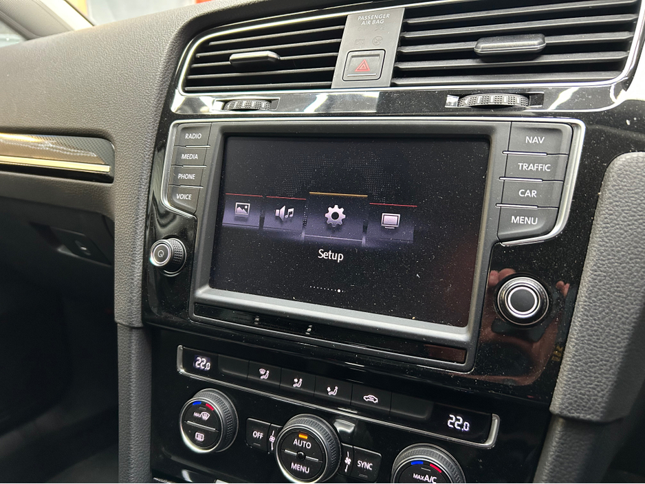 2015 Volkswagen Golf - image 5