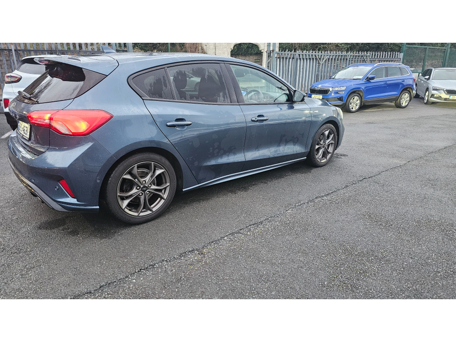 2021 Ford Focus - image 6