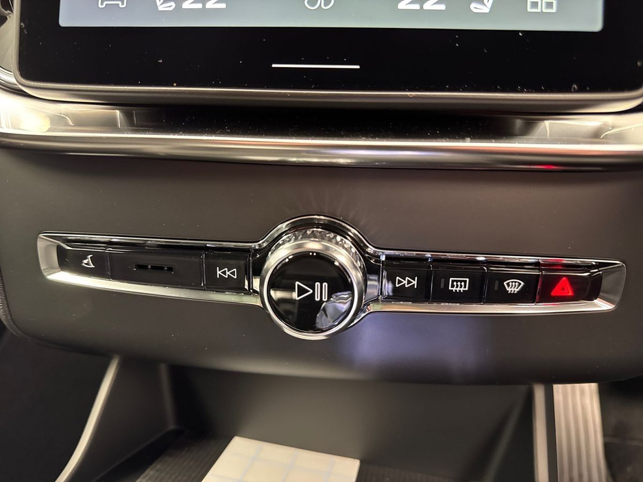 2026 Volvo XC90 - image 17