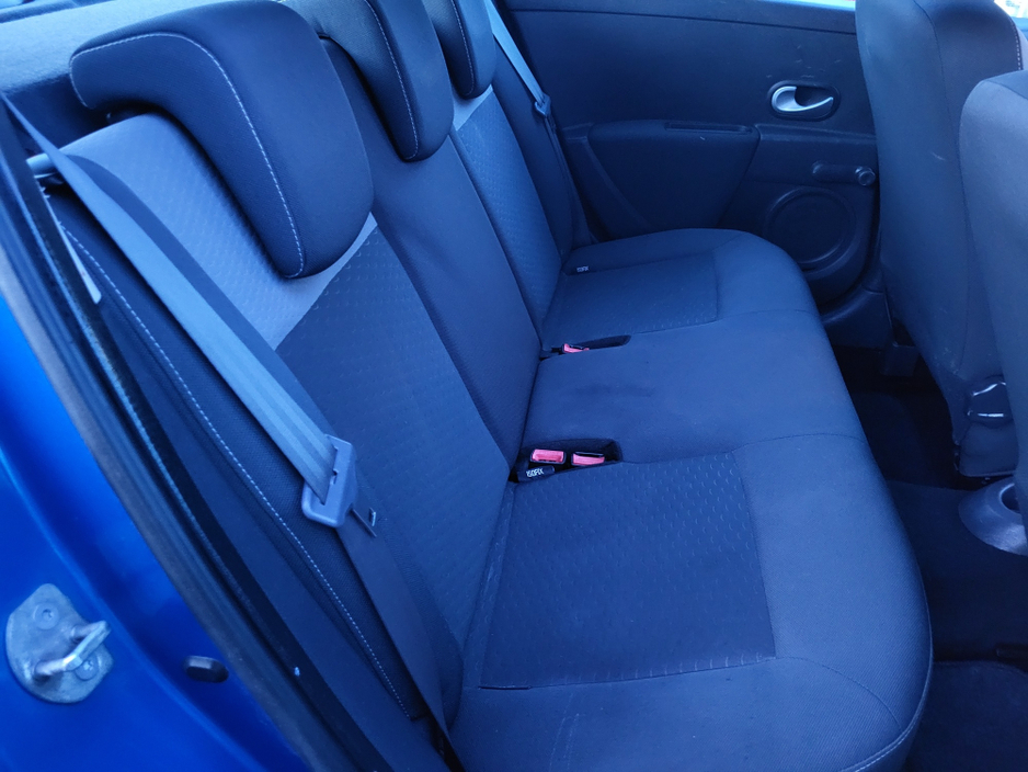 2011 Renault Clio - image 15