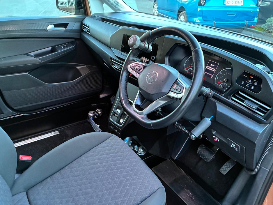 2023 Volkswagen Caddy - image 10