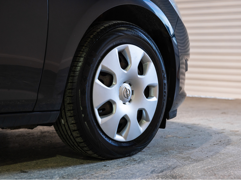 2014 Opel Astra - image 11