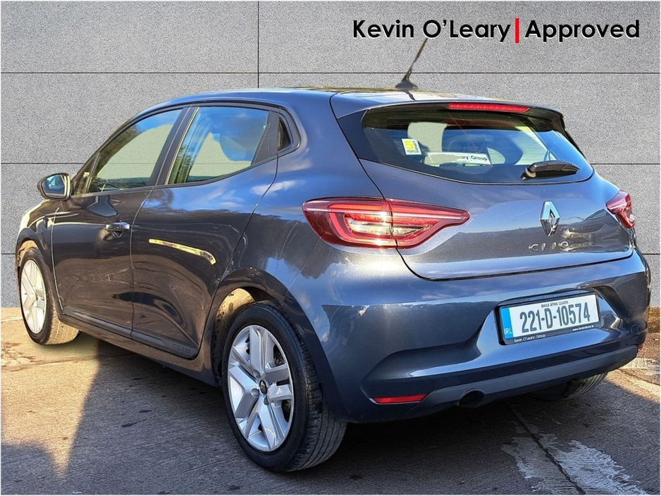 2022 Renault Clio - image 3