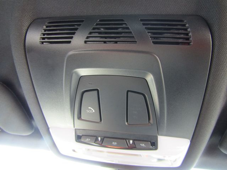 2016 BMW i8 - image 32