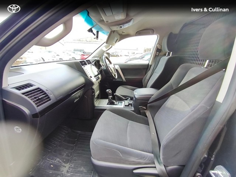 2023 Toyota Landcruiser - image 5