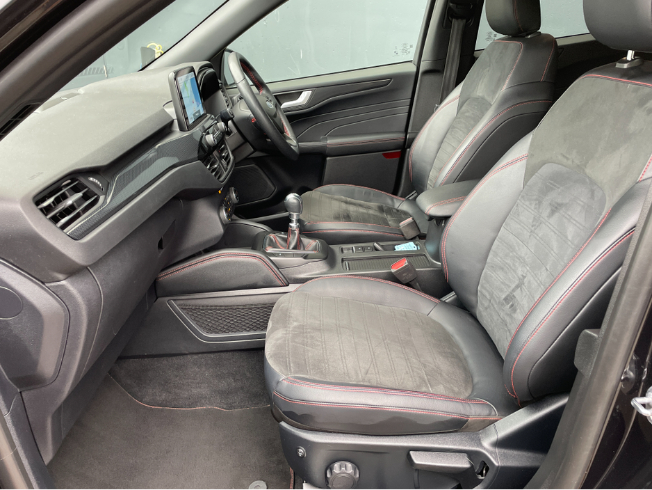 2022 Ford Kuga - image 7