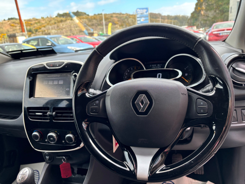 2015 Renault Clio - image 6