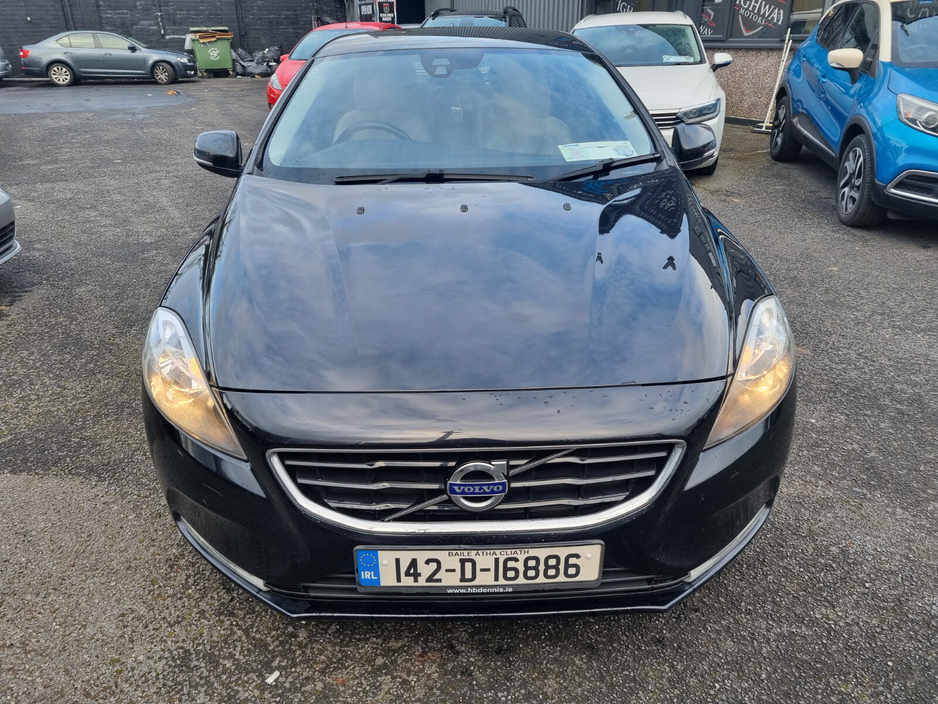 2014 Volvo V40 - image 4