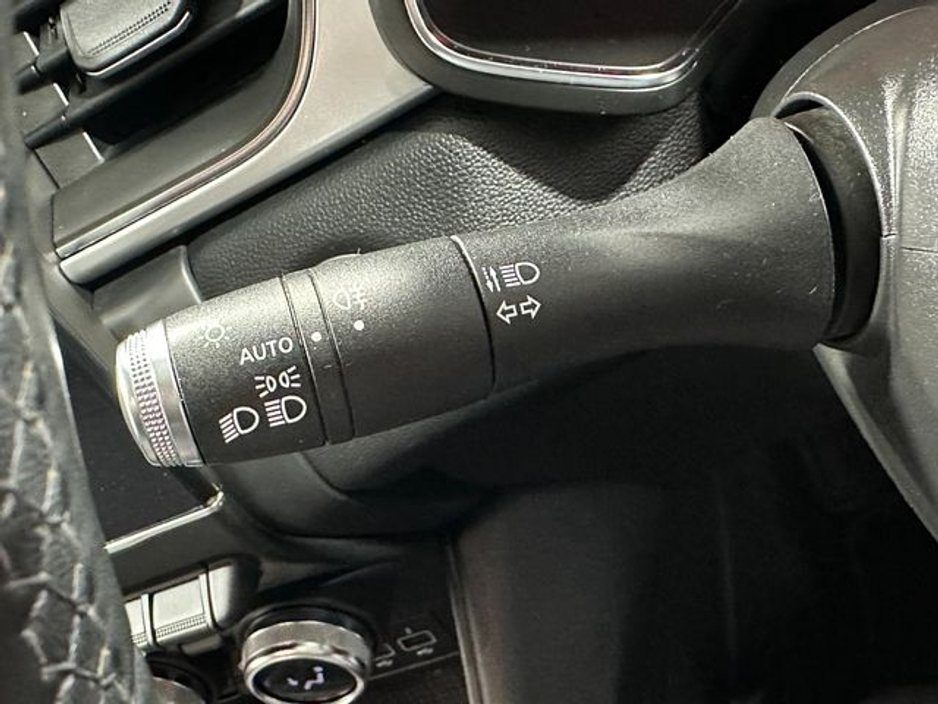 2020 Renault Captur - image 18