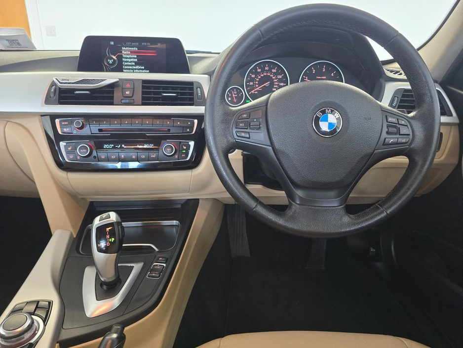 2017 BMW 3 Series - image 7