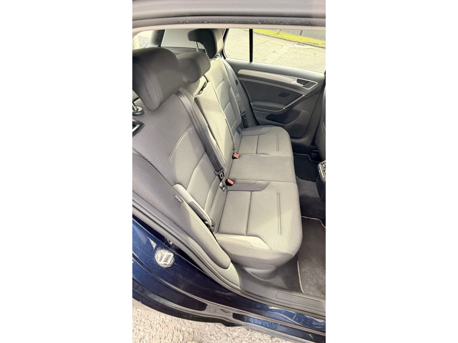 2015 Volkswagen Golf - image 12