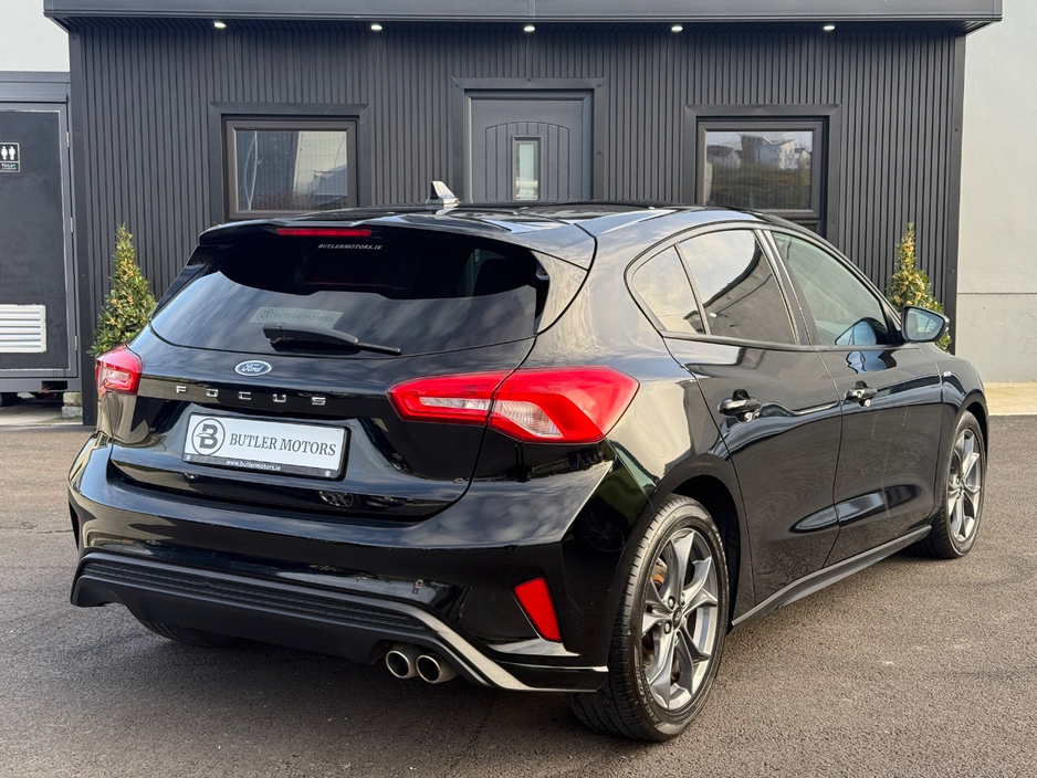 2019 Ford Focus - image 15