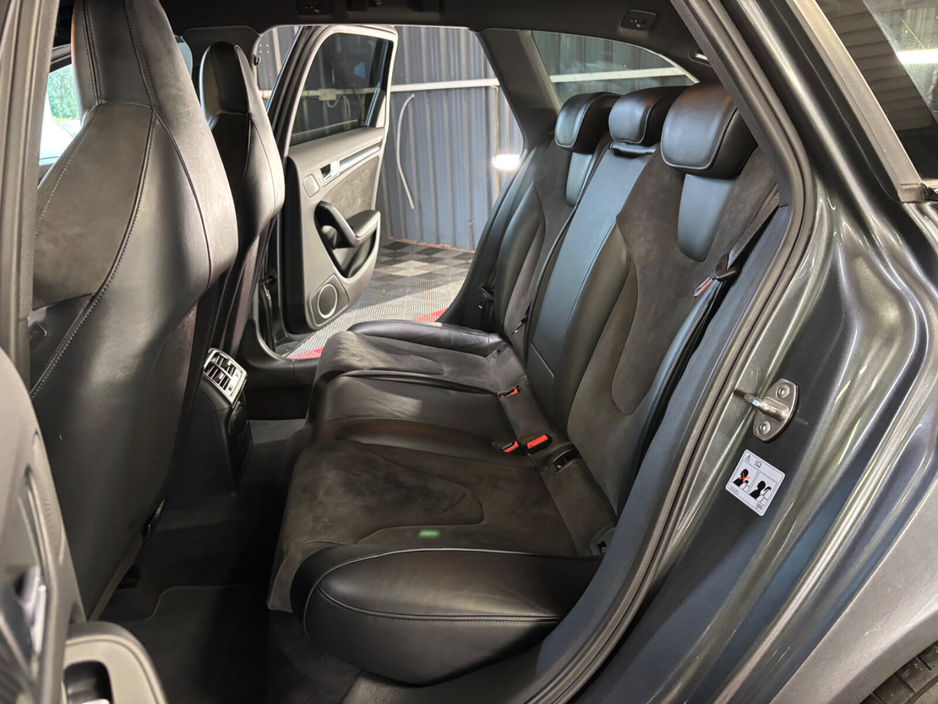 2015 Audi RS4 - image 19