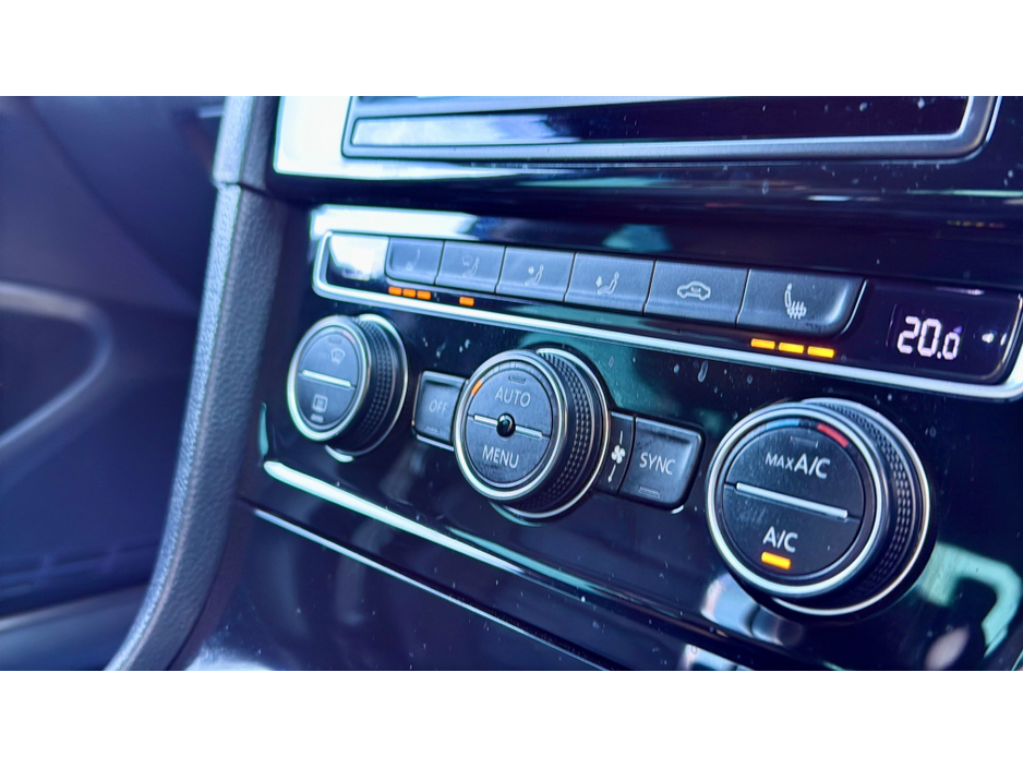 2014 Volkswagen Golf - image 18